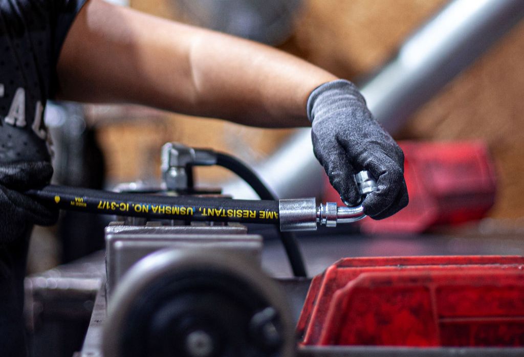 How to Safely Handle A Leak in Hydraulic Hoses Featured Image