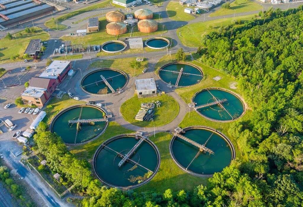 Essential Hoses for Industrial Water Treatment Facilities: Suction, Discharge, and Reverse Osmosis (RO) Featured Image